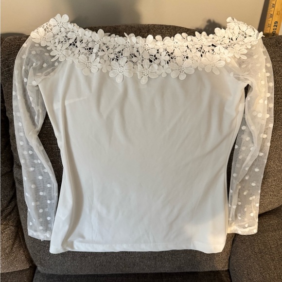 Venus Elegant White Lace Women's Top - Picture 3 of 3